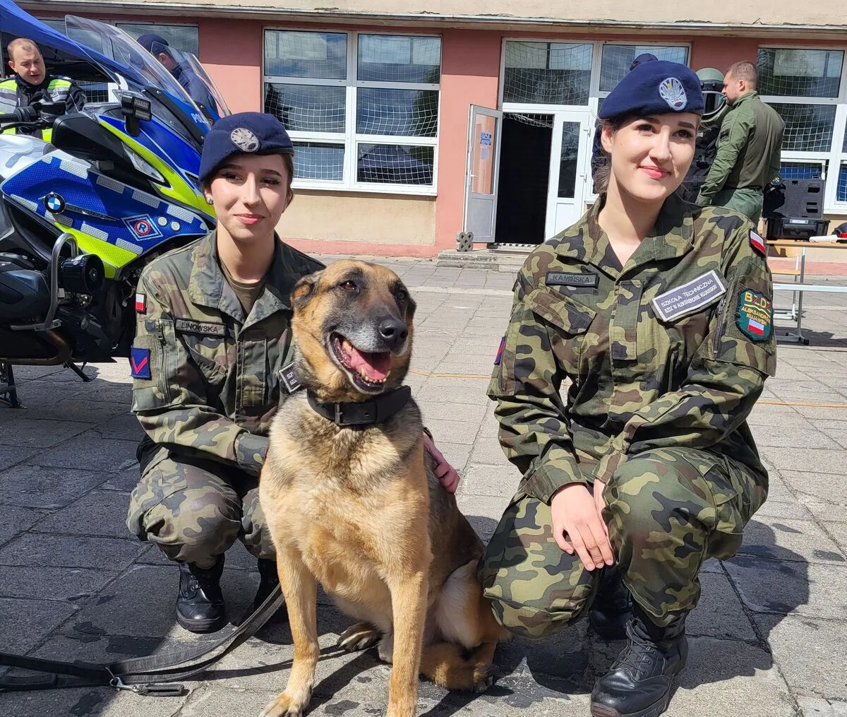 Policjanci z Aleksandrowa Kujawskiego na Dniach Otwartych Szkoły Technicznej