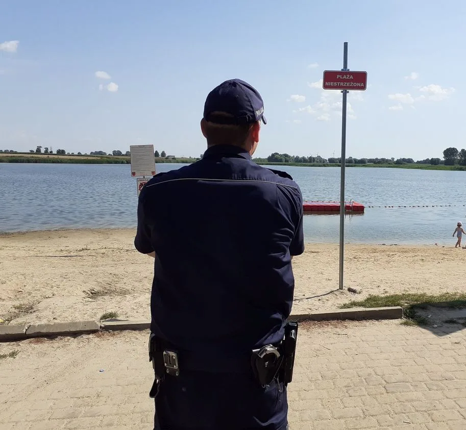 Bezpieczeństwo na kąpieliskach monitorowane przez policjantów z Aleksandrowa