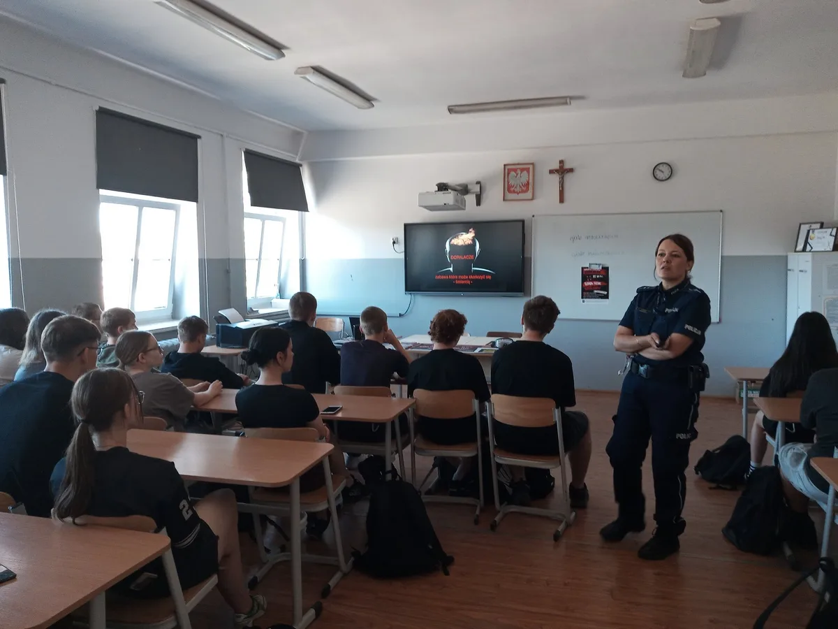 Edukacyjne spotkanie z uczniami Technikum Mundurowego
