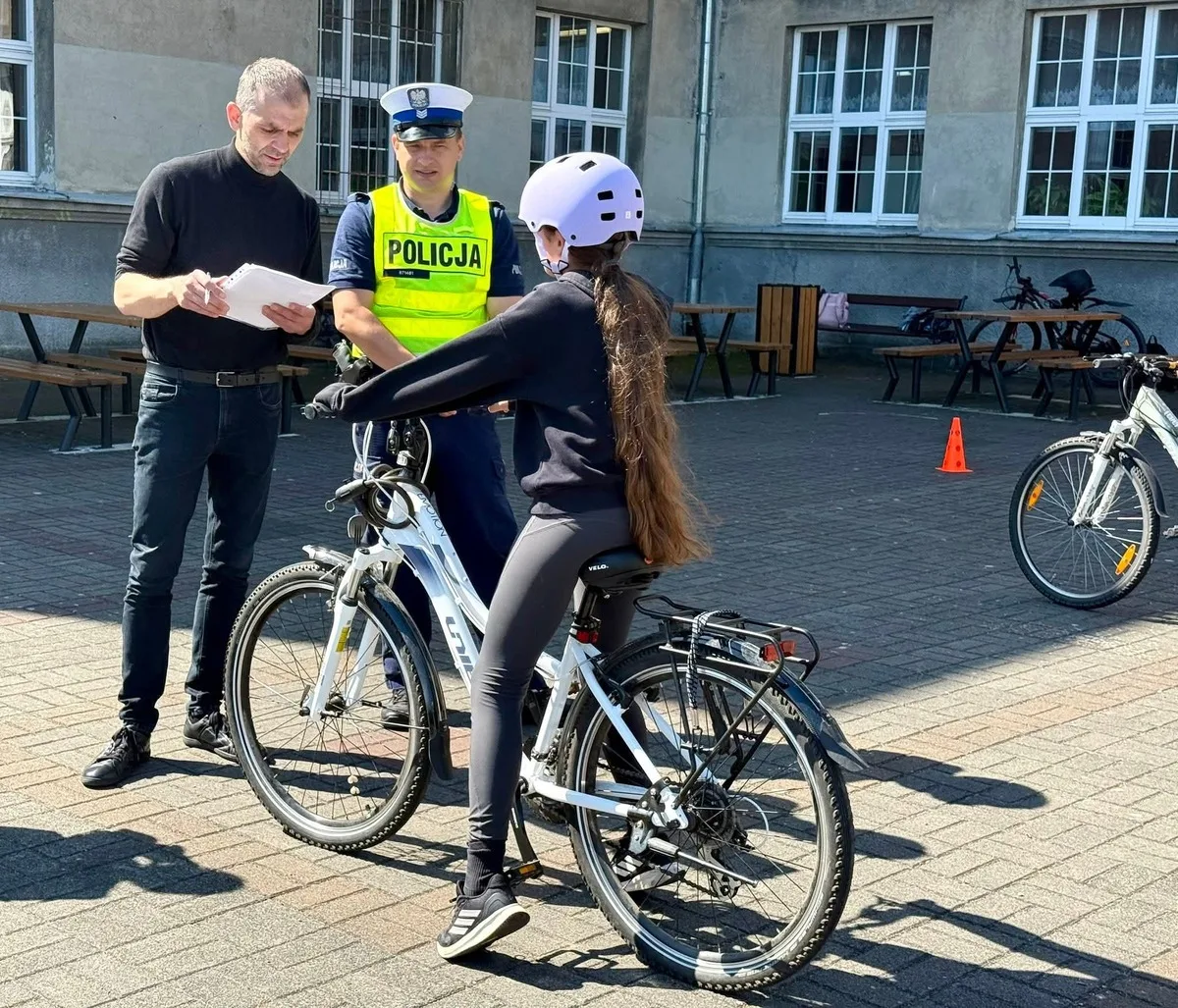Egzamin na kartę rowerową z udziałem policji