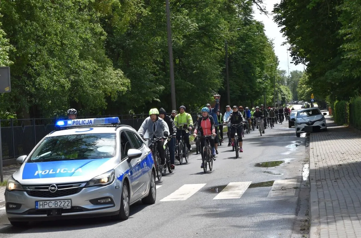 Bezpieczeństwo uczestników XIX Powiatowego Rajdu Rowerowego zapewnione przez policję
